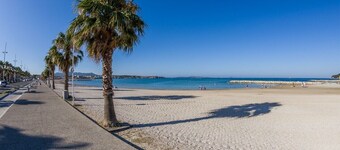 Spacious cocoon with nice garden, close to the sea