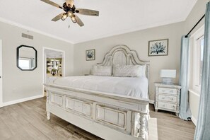 4 bedrooms, free WiFi, bed sheets