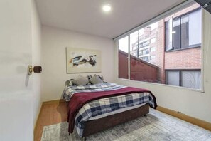 2 bedrooms, in-room safe, desk, iron/ironing board - Beautiful Condo in Rosales, Chapinero (Bogotá)