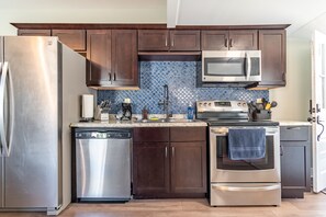 Mikrowelle, Ofen, Herdplatte, Geschirrspüler