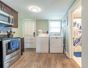 Microwave, oven, stovetop, dishwasher - Remodeled 160‑Year‑Old Victorian in Mooresville — Historic Charm, Modern Comfort (Mooresville)
