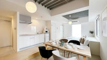 1 dormitorio, escritorio, espacio para trabajar con un portátil