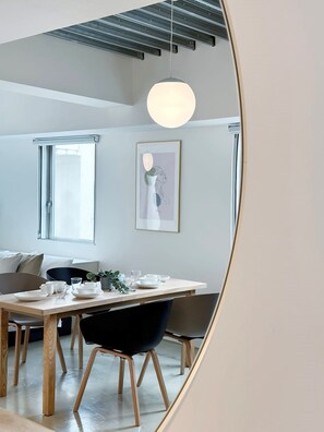 Comfort Studio, Kitchen | Desk, laptop workspace, iron/ironing board, free WiFi - Arts Dobashi (Hiroshima)