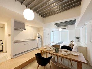 Desk, laptop workspace, iron/ironing board, free WiFi - Arts Dobashi (Hiroshima)