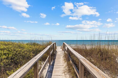 Summer House: One (1) minute walk to the Sand! Elevator! Community Pool