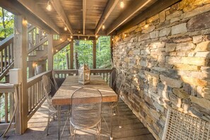 تناول الطعام بالخارج