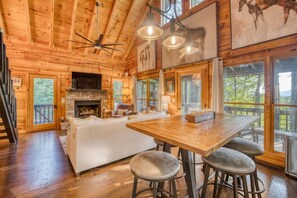 Dining - 2 King BR with Loft, Mountain Views & Hot Tub (Blue Ridge)