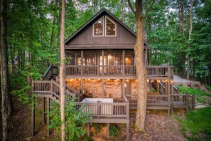 Terrace/patio - 2 King BR with Loft, Mountain Views & Hot Tub (Blue Ridge)