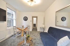 Flat-screen TV - Beautiful Garden Flat near Chelsea (London)