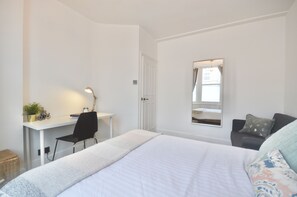 3 bedrooms, desk, free WiFi - Beautiful Garden Flat near Chelsea (London)