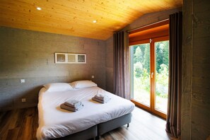 3 habitaciones y ropa de cama