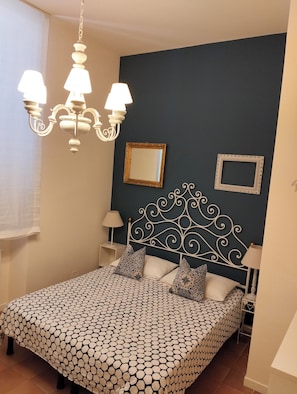 1 habitación, wifi y ropa de cama