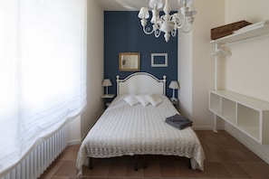 1 habitación, wifi y ropa de cama