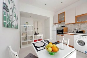 Dining - Castro Pretorio Suite - central and comfortable (Roma)