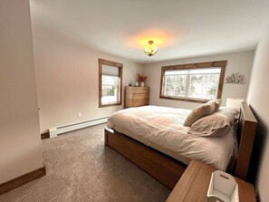 5 slaapkamers, een strijkplank/strijkijzer, reisbedje, wifi