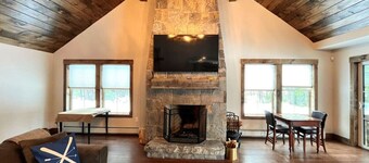 New Chalet mins to Mt with Hot tub