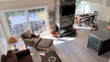 Télévision, cheminée, jeux vidéo, chaßne hi-fi