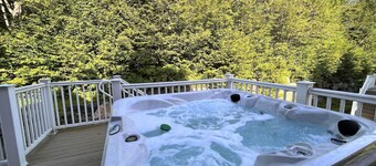 MT Snow. Ski on/off. Hot Tub