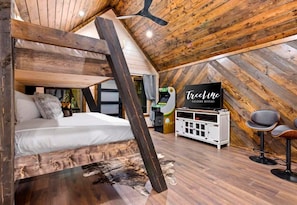 2 bedrooms, WiFi, bed sheets - Haus of Pine Cabin | Modern Woodland Cabin (Hochatown)
