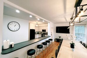 Cookware/dishes/utensils