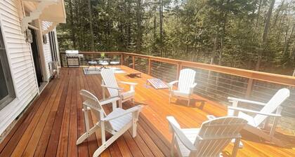 New-Lakehouse w/Hot Tub. Min from town and Skiing