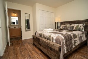 4 bedrooms, desk, iron/ironing board, WiFi