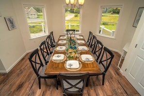 Dining - Walk to Carinthia lodge & Lift, Hot tub. Views! (Dover)