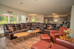 Fernseher, Kamin, Stereoanlage