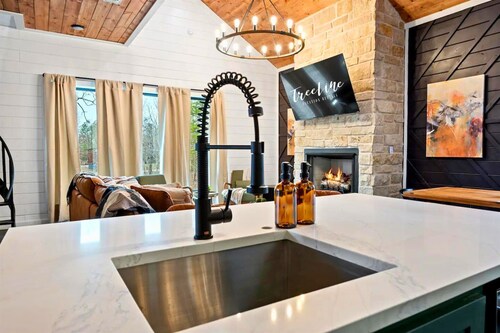 Pond View Cabin w/Firepit, Bunk Room, Hot Tub