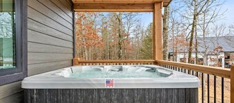 Pet-Friendly Cabin w/Hot Tub, Firepit & Bunk Room