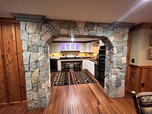 Interior - New! Min from Mt & Town. Hot tub, Stream + privacy (Wilmington)