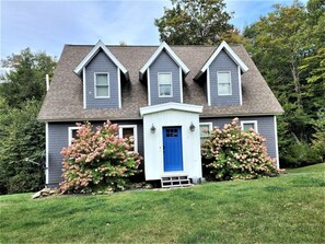 Exterior - New! Min from Mt & Town. Hot tub, Stream + privacy (Wilmington)