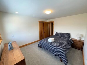 4 habitaciones, escritorio, wifi y ropa de cama 