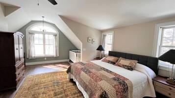 2 bedrooms, desk, iron/ironing board, WiFi