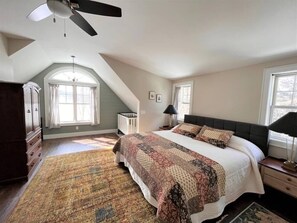 2 bedrooms, desk, iron/ironing board, WiFi