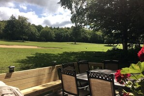 Outdoor dining - Beautiful- Ski/Golf home, Hot tub, mins to MTN (Wilmington)