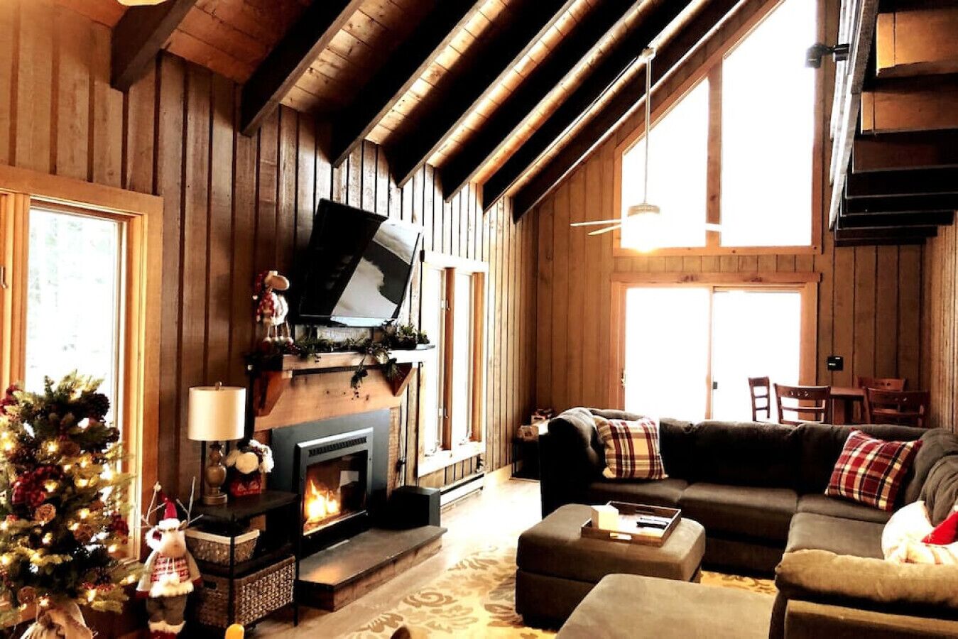 Smart TV, fireplace, stereo