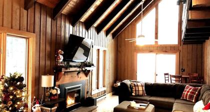 Beautiful- Ski/Golf home, Hot tub, mins to MTN