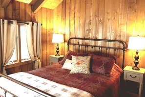 4 bedrooms, desk, iron/ironing board, WiFi