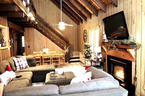 Smart TV, fireplace, stereo