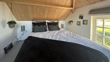 3 soveværelser, pengeskab på værelset, strygejern/strygebræt