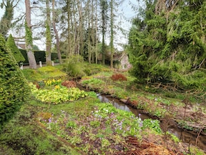 Property grounds - 3 bedroom accommodation in Alyth (Alyth)