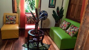Design Cabin | Living area - Cabinas Tito (Cahuita)