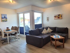 Living area - Haus Poseidon Wohnung 18, Balkon, Wlan, Nichtraucher (Cuxhaven)