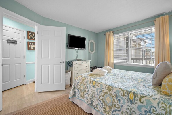 1 bedroom, iron/ironing board, internet, bed sheets - Hyp-Nautic Views, Cozy 1 BR/1.5 BA Condo 729 N Hampton Court (Fripp Island)