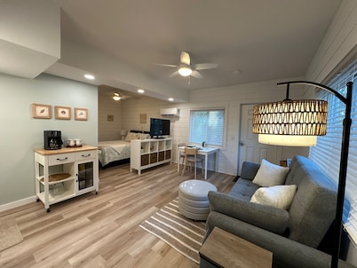 BEAUTIFUL FRIPP ISLAND Sea Mist Serenity w/ golf cart, pets considered, weekly and monthly rates available!