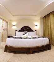 Deluxe Room | In-room safe, free WiFi, bed sheets