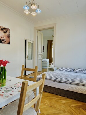2 bedrooms, iron/ironing board, WiFi, bed sheets - Saffron Apartment Panoramic Balcony. (Budapest)