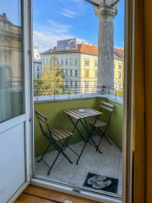 Interior - Saffron Apartment Panoramic Balcony. (Budapest)