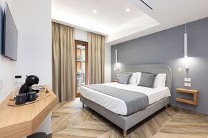 BREZZA | Memory foam beds, free minibar, in-room safe, desk